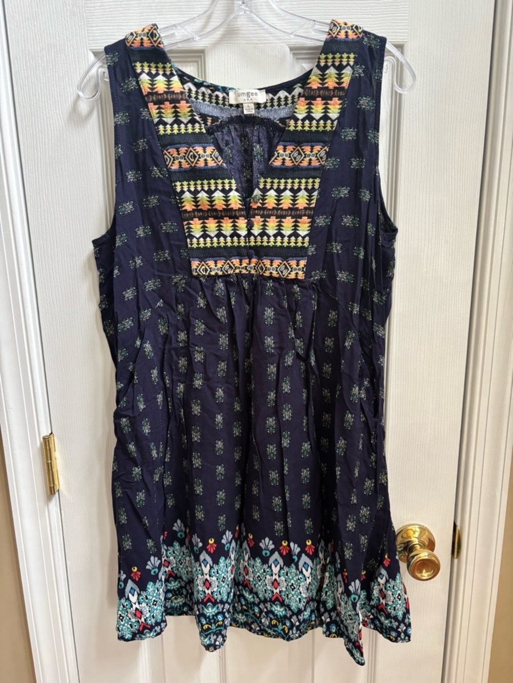 Umgee Navy Sleeveless Tunic with Multicolor Embroidered Yoke, Size L, EUC